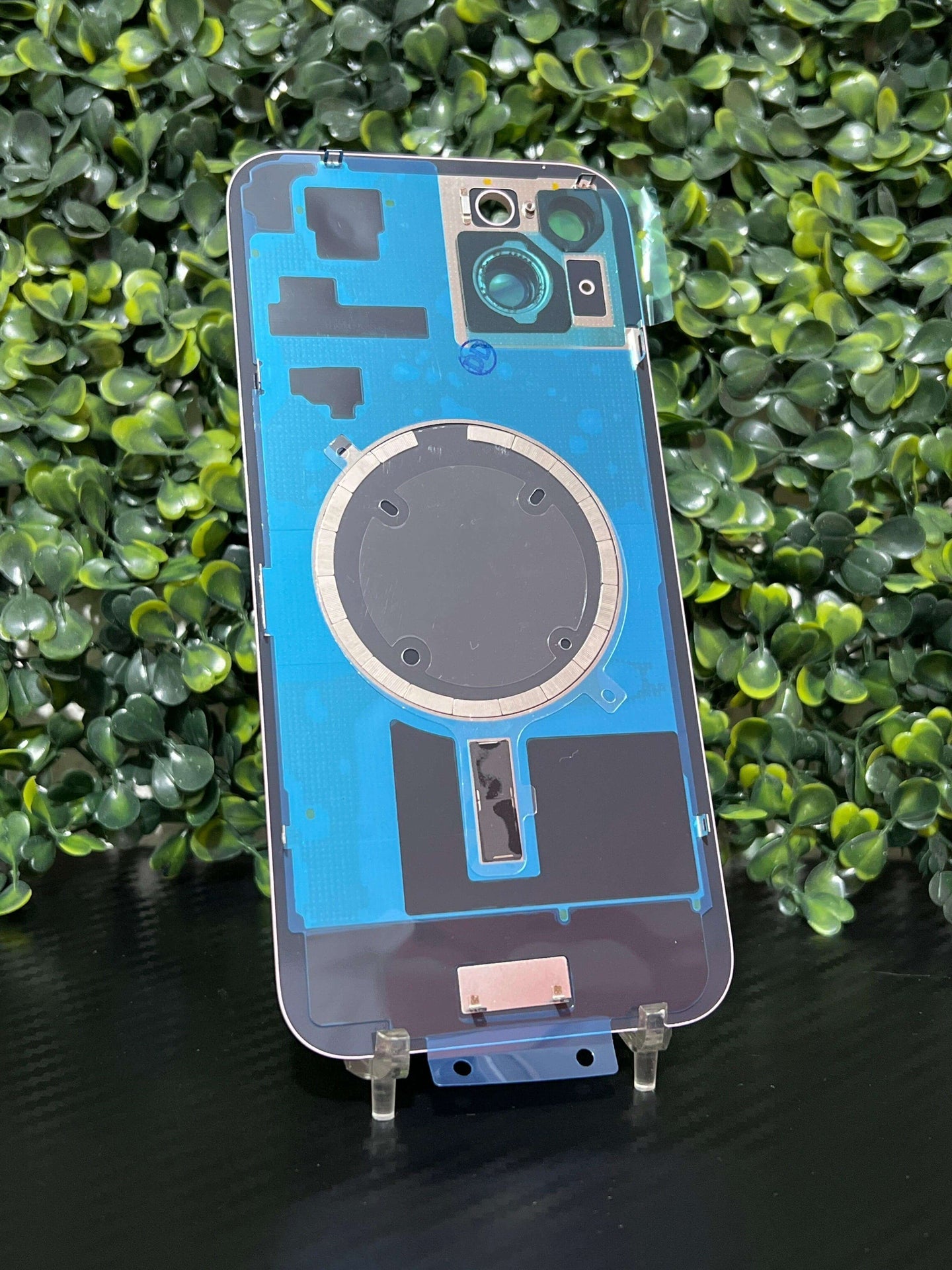 Tapa iPhone 15 Plus con Base Metalica